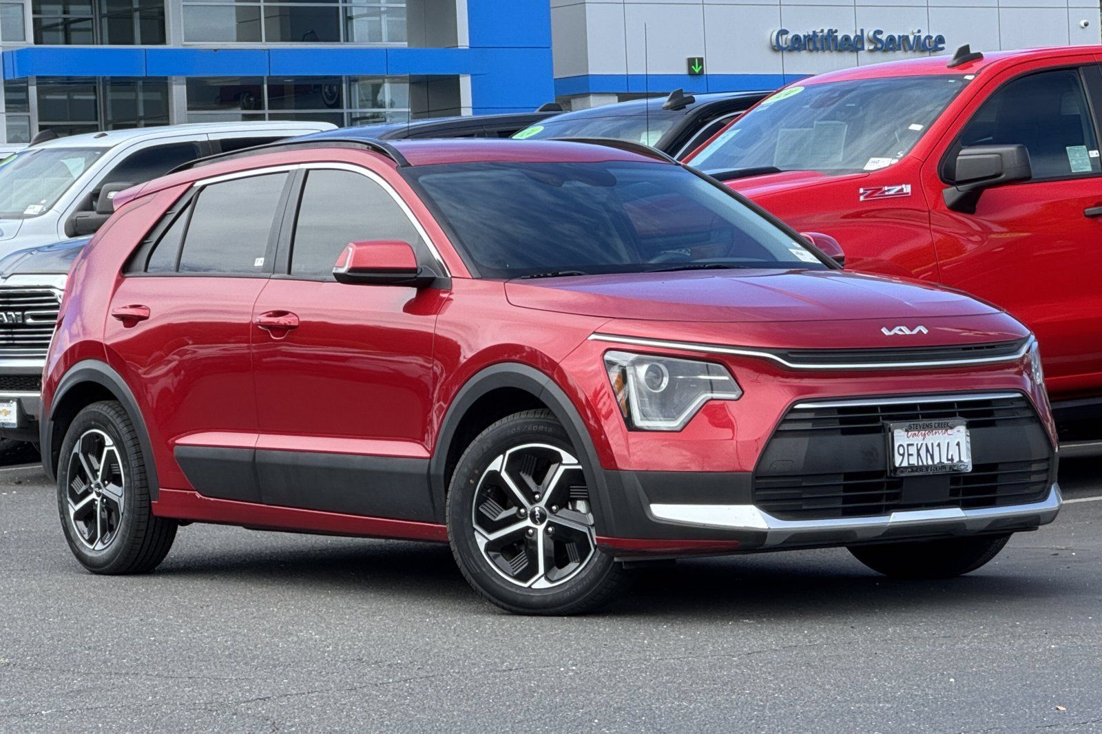 Used 2023 Kia Niro EX FWD image 2