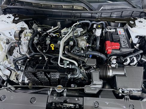 Used 2025 Nissan Altima 2.5 SV FWD image 31