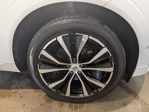 Used 2023 Volvo XC60 B5 Plus w/ Climate Package image 7