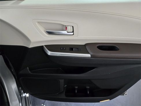 Used 2024 Toyota Sienna Platinum image 23