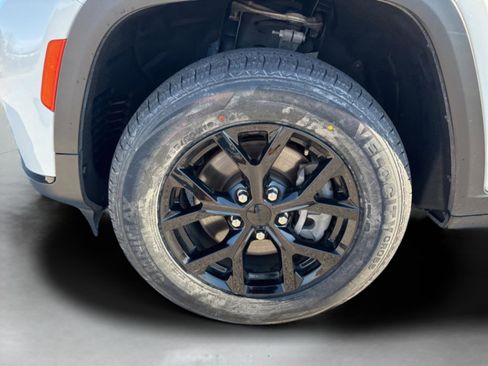 Used 2024 Jeep Grand Cherokee L Laredo image 45