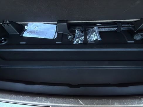 Used 2021 GMC Yukon Denali w/ Denali Premium Package image 16