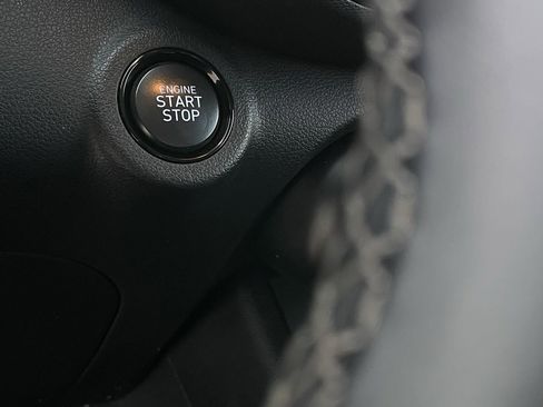 Used 2025 Hyundai Venue SEL image 16