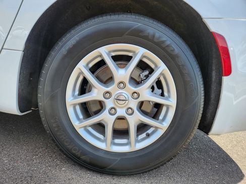 Used 2024 Chrysler Pacifica Touring-L FWD image 37
