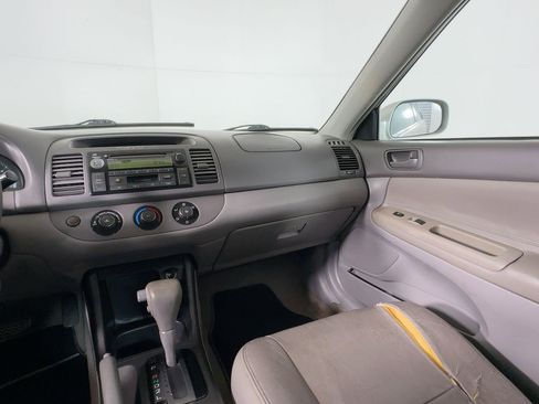Used 2004 Toyota Camry LE image 25