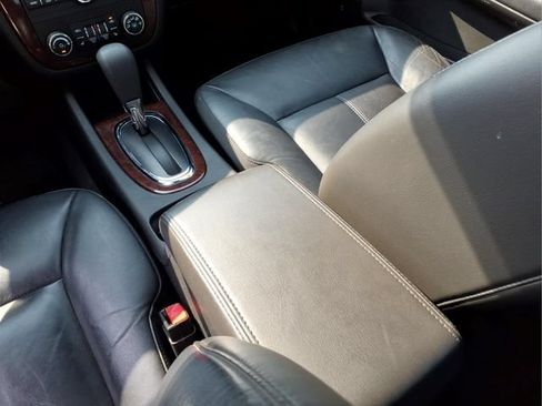 Used 2010 Chevrolet Impala LT w/ Luxury Edition Package FWD image 17