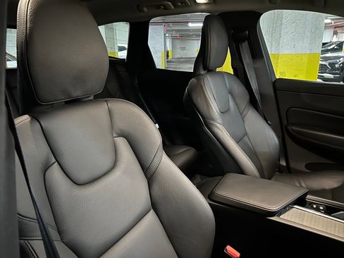 Certified 2025 Volvo XC60 B5 Plus image 24