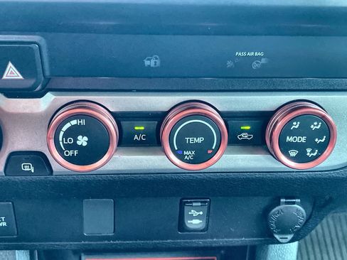 Used 2019 Toyota Tacoma SR w/ SR Convenience Package AWD/4WD image 18