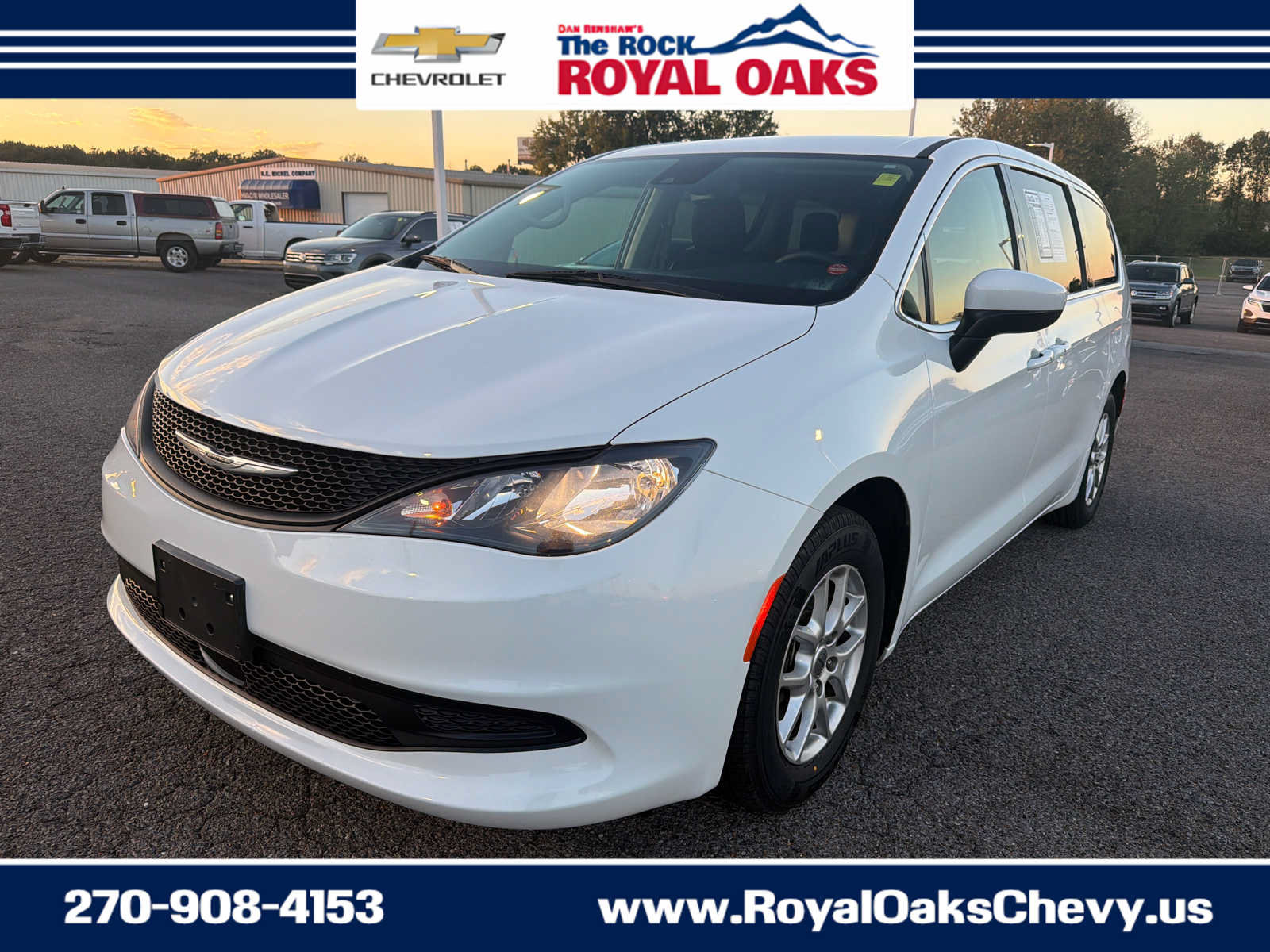 Used 2023 Chrysler Voyager LX FWD image 1