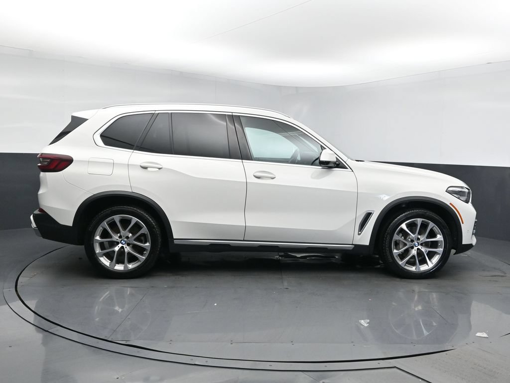 Used 2022 BMW X5 xDrive40i AWD/4WD image 3