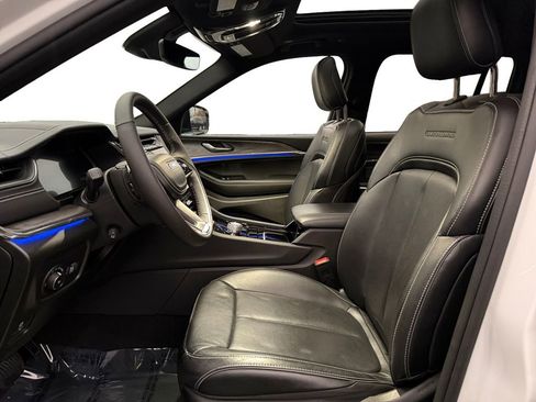 Used 2024 Jeep Grand Cherokee Overland image 9