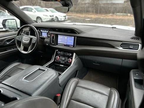 Used 2021 GMC Yukon Denali w/ Denali Premium Package image 18