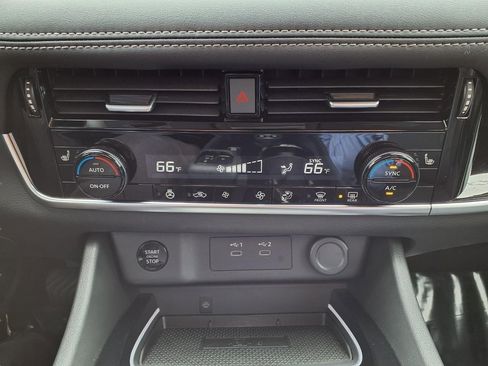 Used 2025 Nissan Rogue SL AWD/4WD image 53