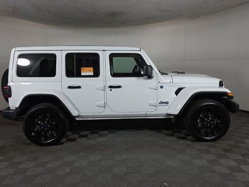 Used 2025 Jeep Wrangler Unlimited Sahara w/ Safety Group AWD/4WD image 4