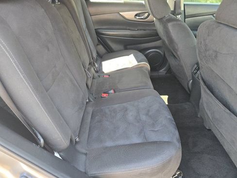 Used 2015 Nissan Rogue SV FWD image 13