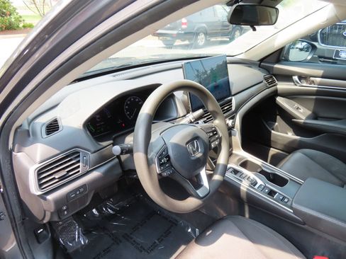 Used 2019 Honda Accord Hybrid image 14
