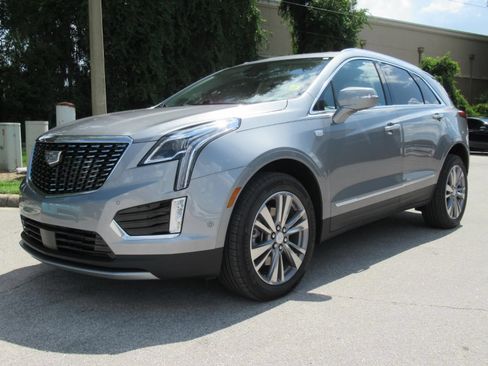 Used 2024 Cadillac XT5 Premium Luxury w/ Technology Package FWD image 4