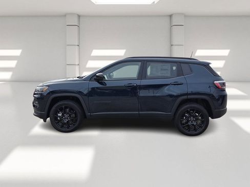 New 2026 Jeep Compass Latitude image 2