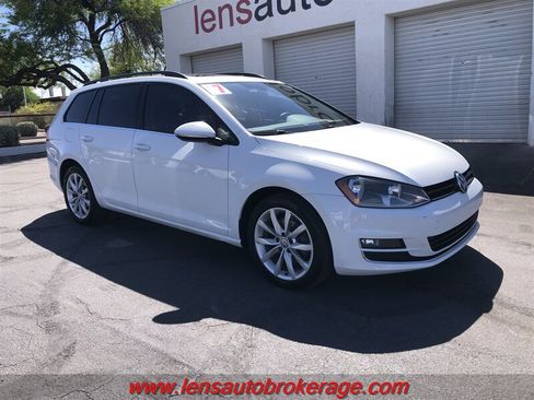 Used 2017 Volkswagen Golf SE FWD image 2