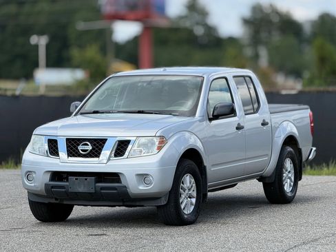 Used 2014 Nissan Frontier SV w/ SV Value Truck Package AWD/4WD image 6