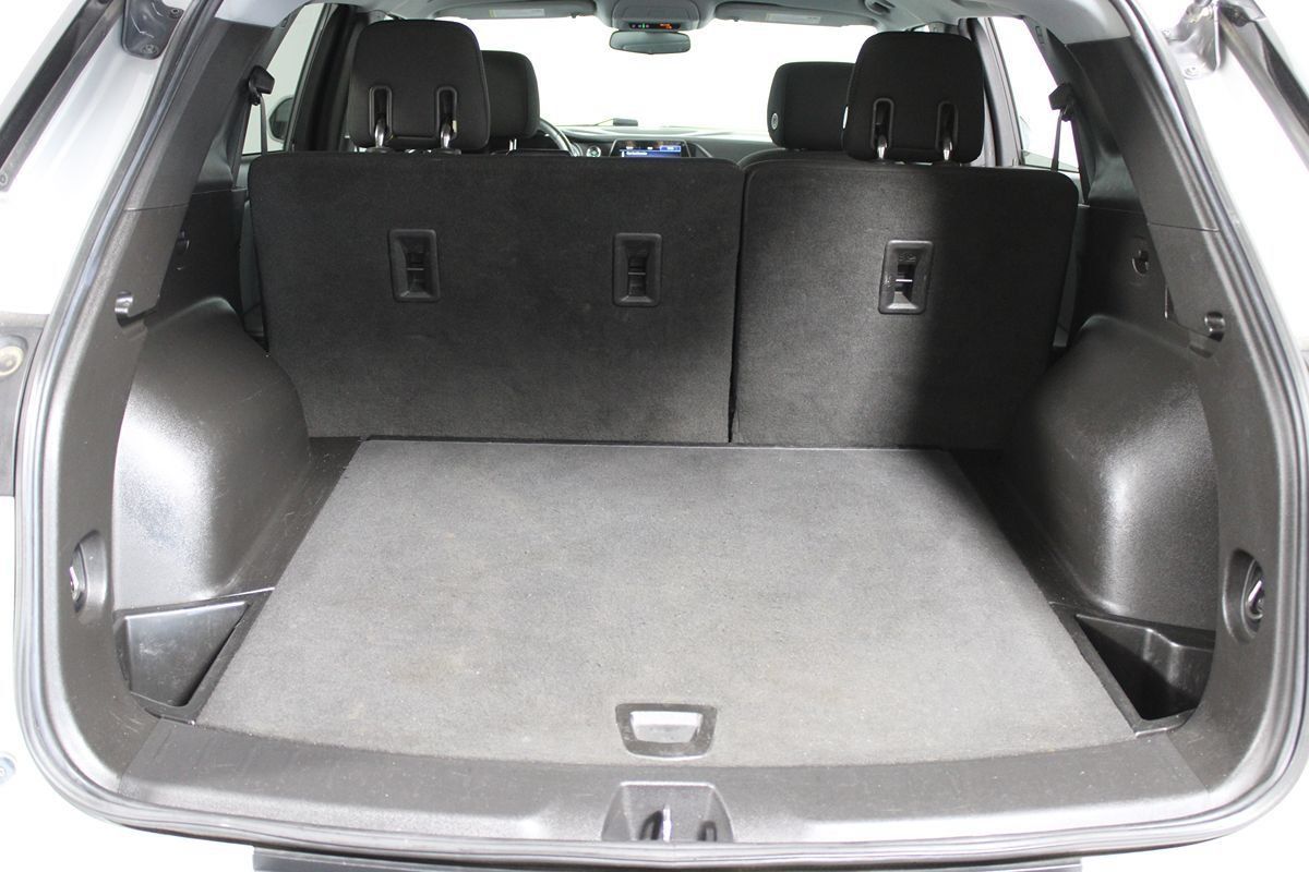 Used 2020 Chevrolet Blazer LT FWD image 21