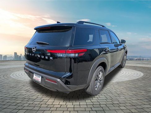 Certified 2025 Nissan Pathfinder SV image 5