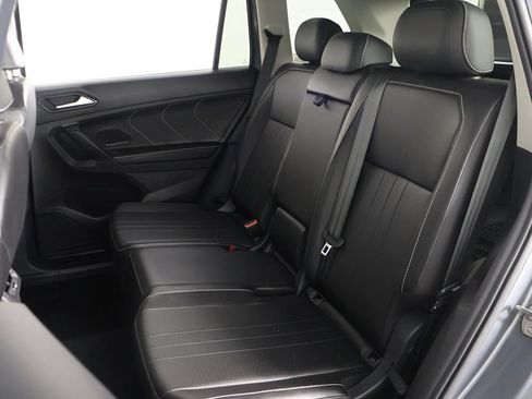 Used 2024 Volkswagen Tiguan SE w/ Panoramic Sunroof Package AWD/4WD image 31