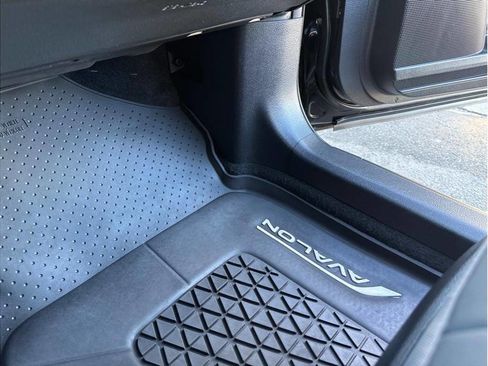 Used 2020 Toyota Avalon XLE image 15