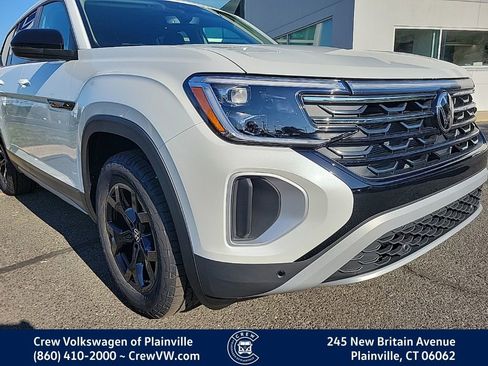 New 2026 Volkswagen Atlas Peak Edition image 3