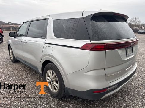 Used 2022 Kia Carnival LX image 3
