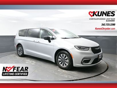 Used 2024 Chrysler Pacifica Select