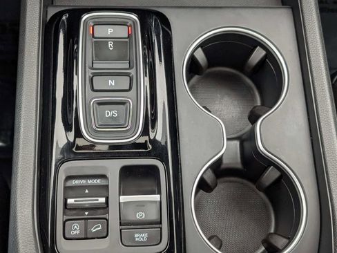 Certified 2025 Honda Pilot Touring image 27