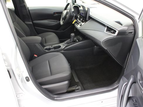 Used 2025 Toyota Corolla LE FWD image 32