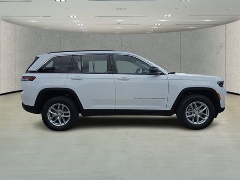 New 2026 Jeep Grand Cherokee Laredo RWD image 3