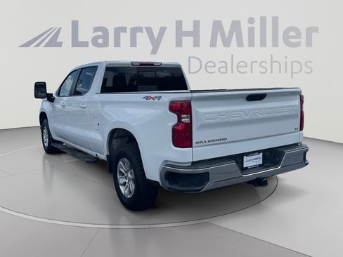 Used 2023 Chevrolet Silverado 1500 LT w/ Leather Package AWD/4WD image 3