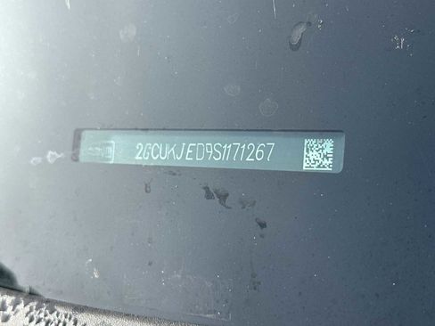 Certified 2025 Chevrolet Silverado 1500 High Country w/ Technology Package image 28