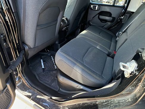 Used 2025 Jeep Wrangler Willys image 25