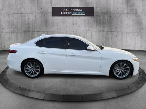 Used 2018 Alfa Romeo Giulia Sedan 4D image 4