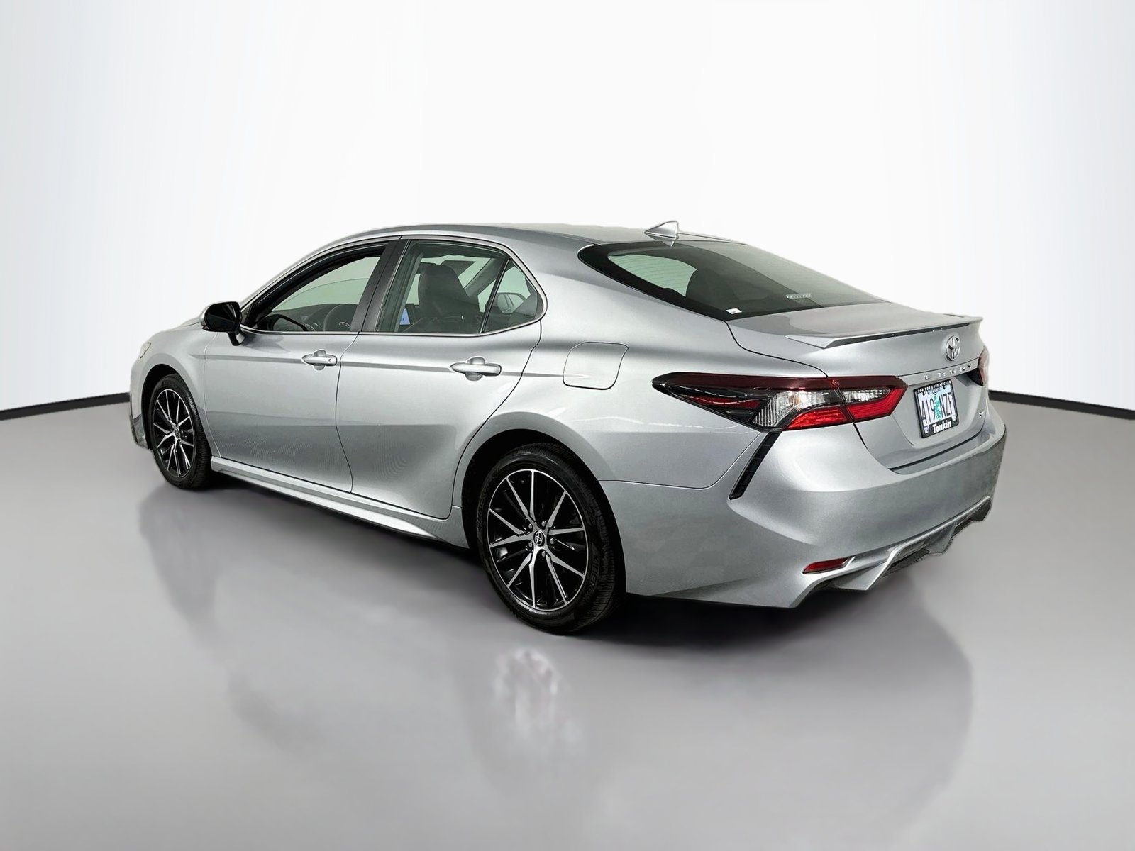 Certified 2023 Toyota Camry SE w/ Cold Weather Package FWD image 5