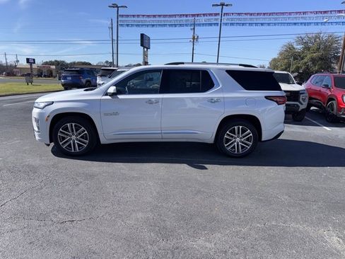 Used 2023 Chevrolet Traverse High Country image 2