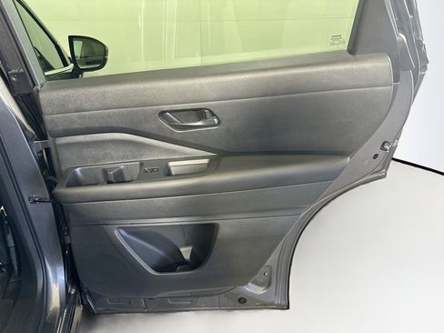 Used 2024 Nissan Pathfinder SV image 30