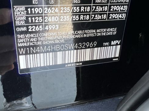 Certified 2025 Mercedes-Benz GLB 250 4MATIC image 37