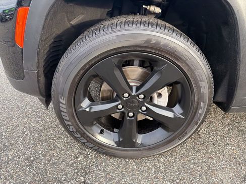 Certified 2025 Jeep Grand Cherokee Altitude image 26