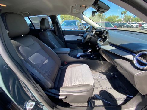 Used 2025 Chevrolet Trax LT FWD image 25