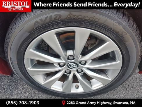 Used 2017 Toyota Camry XLE w/ Moonroof Package FWD image 12