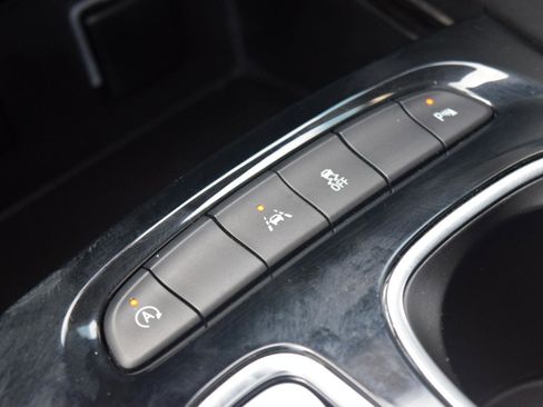 Used 2021 Buick Envision Essence FWD image 32