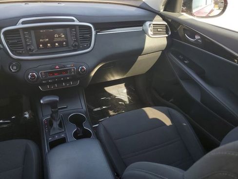 Used 2020 Kia Sorento S image 16