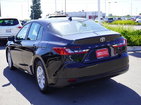 Used 2025 Toyota Camry LE FWD image 8