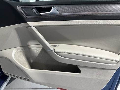 Used 2017 Volkswagen Golf SE image 35