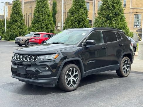 Used 2024 Jeep Compass Latitude AWD/4WD image 7